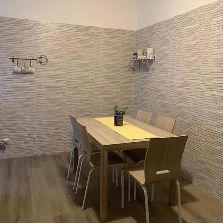 Lario Promenade: Family Friendly In Apartment Como